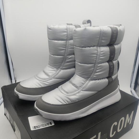 NEW Sorel Women's Out N About Puffy Mid WP Boot Women's 8 Silver - Picture 1 of 8